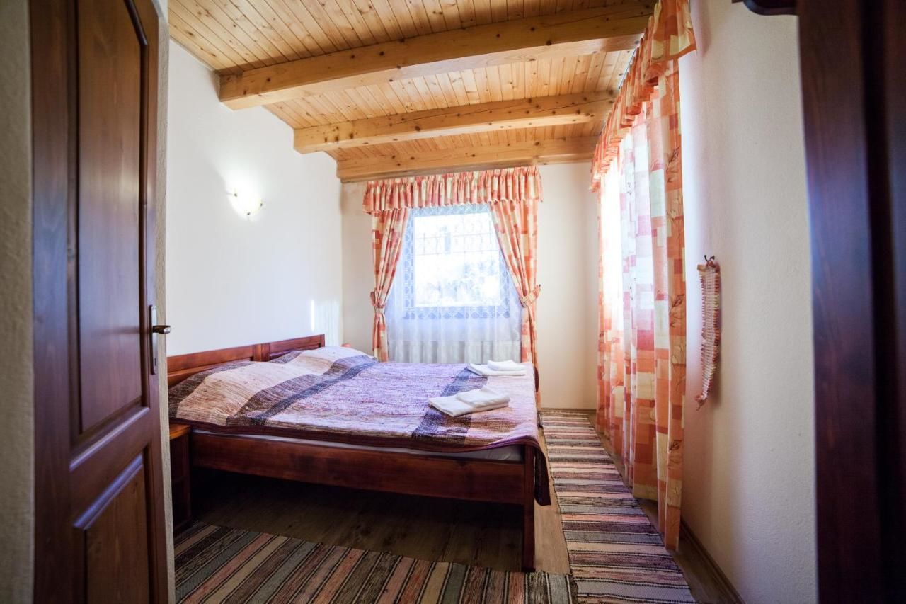 Отели типа «постель и завтрак» Pensiunea Szilas Panzió Păuleni-15